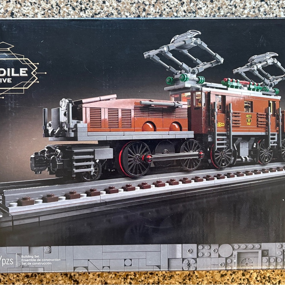 LEGO Crocodile Locomotive 10277 - Used